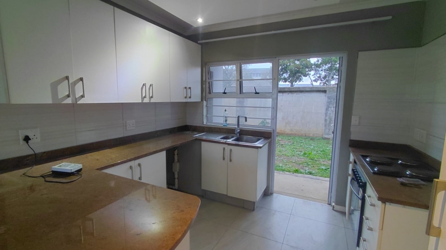 To Let 2 Bedroom Property for Rent in Sunnyridge Eastern Cape